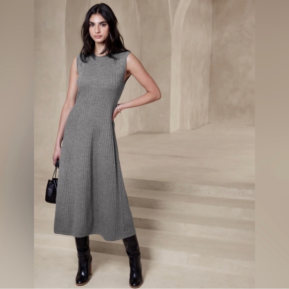 BANANA REPUBLIC Andiamo Dress- 100% Fine Merino Wool~ Ribbed Midi Knit Size S